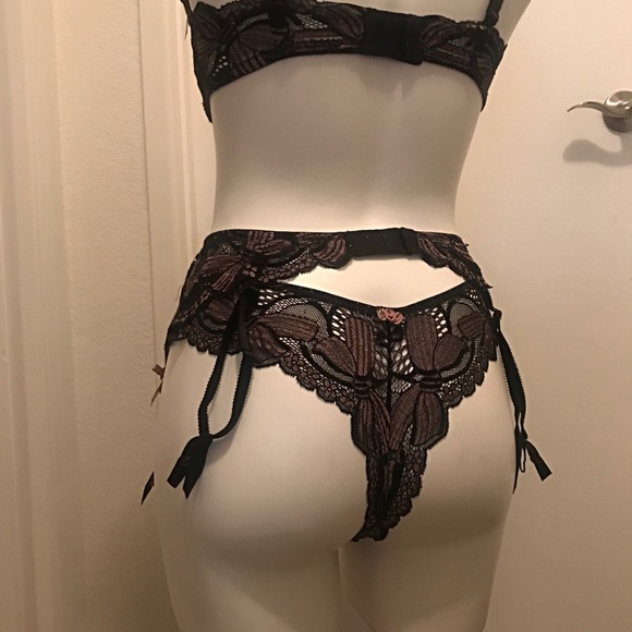 4 Pc Chantal Thomass Bra Set - Picture 6 of 15